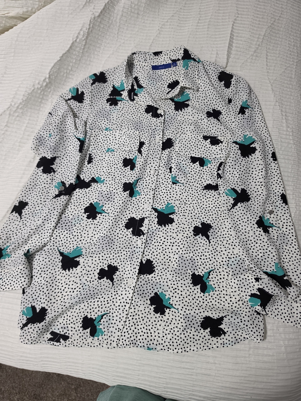 Apt. 9 Size Medium White Dot Shirt with Black and Teal Floral Print